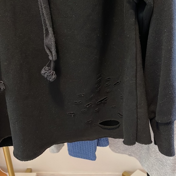 Cute cutout black hoodie - Picture 3 of 3